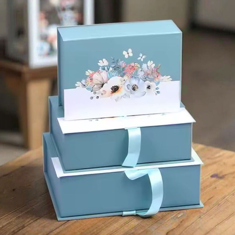 Set-up Magnetic Hinged Lid Rigid Boxes with Ribbon Matt Lamination Spot UV
